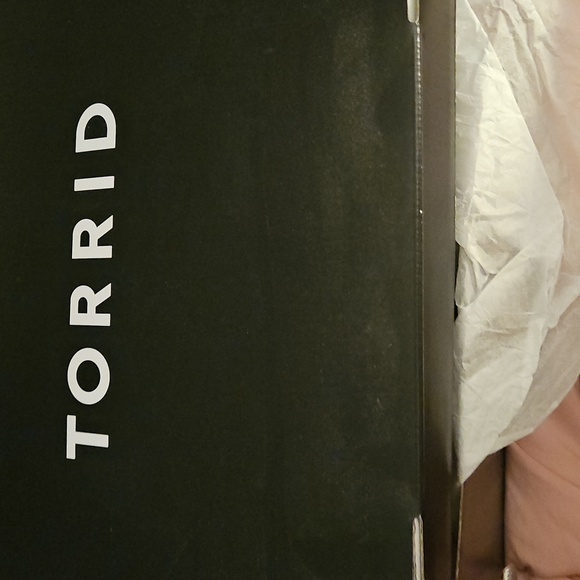 Boots - Picture 3 of 4